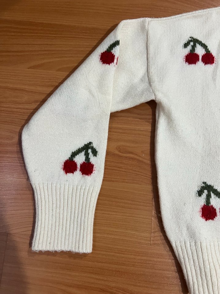 V Yaka Düğmeli Beyaz Kadın Hırka - Görsel 3