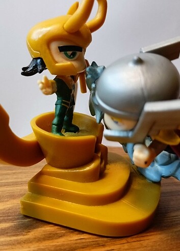 Thor vs Loki ? Marvel Collector Series Loot Crate Exclusive figü