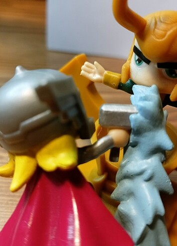 Beden Renk Thor vs Loki ? Marvel Collector Series Loot Crate Exclusive figü