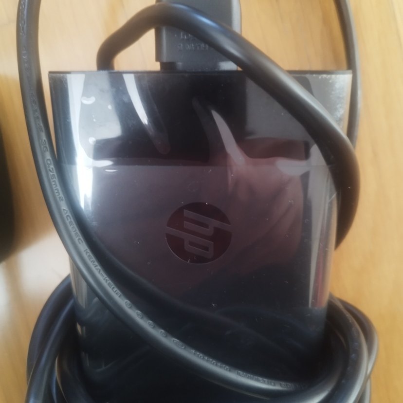 Hp 230w şarj adaptörü ve dock station. - Görsel 3