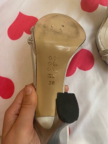 38 Beden beyaz Renk Gümüş bantlı topuklu ayakkabı