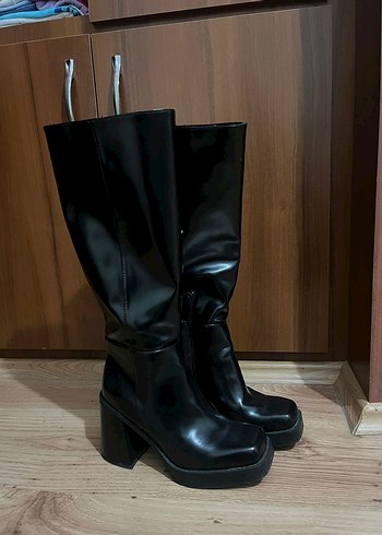 Kadın Siyah Deri Gotik Dizüstü Bot