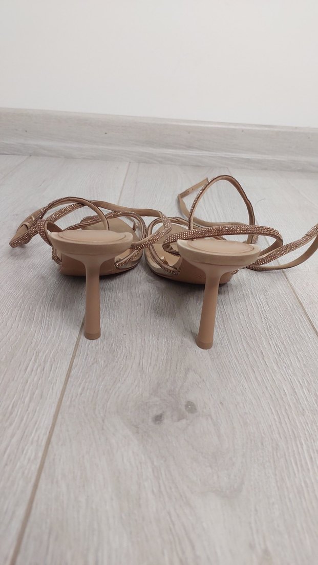 zara taşlı bağcıklı topuklu - Görsel 4