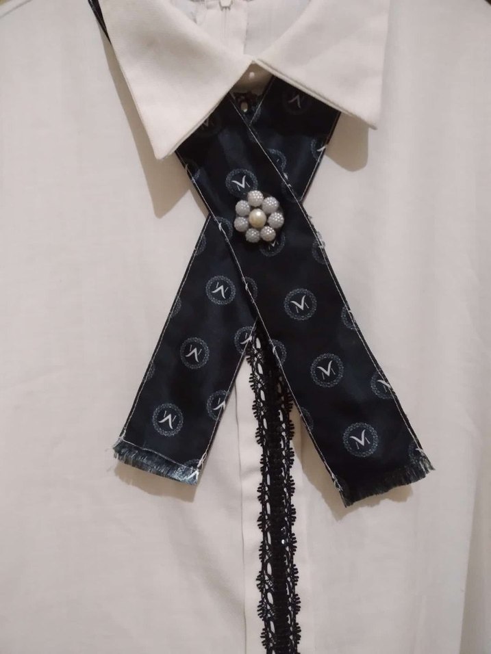 İnci Detaylı Lacivert Fiyonk Saç Aksesuarı - Görsel 4