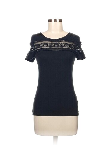 H&M T-shirt %70 İndirimli.