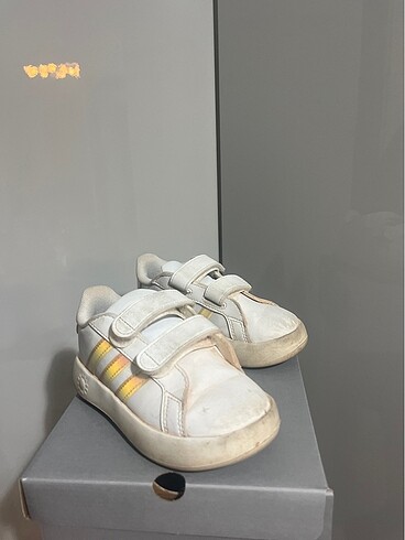 Adidas spor ayakkabı