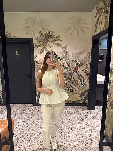 Ekru volanlı denim bluz
