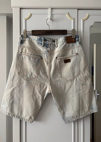 Pull and Bear Geniş Kesim Beyaz Gri Batik Denim Şort