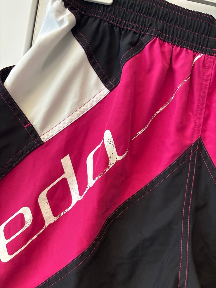 Erkek Siyah-Pembe Midi Yüzme Şortu - Görsel 3