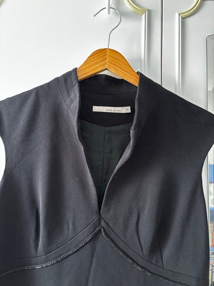 Siyah V Yaka Drapeli Midi Elbise - Görsel 3