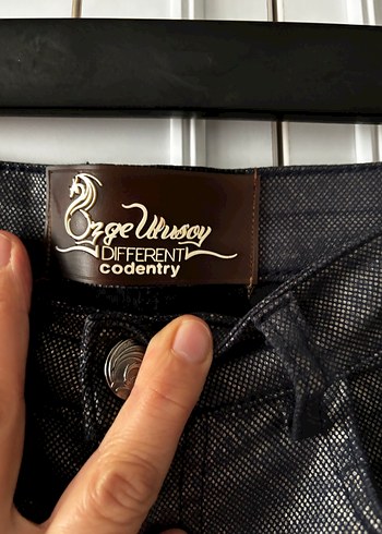 Siyah Deri Yılan Desenli Kadın Pantolon - Görsel 4