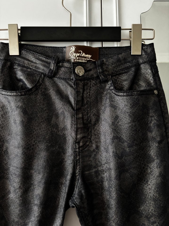 Siyah Deri Yılan Desenli Kadın Pantolon - Görsel 3