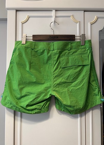 Beli Kemerli Parlak Yeşil şort - Görsel 3