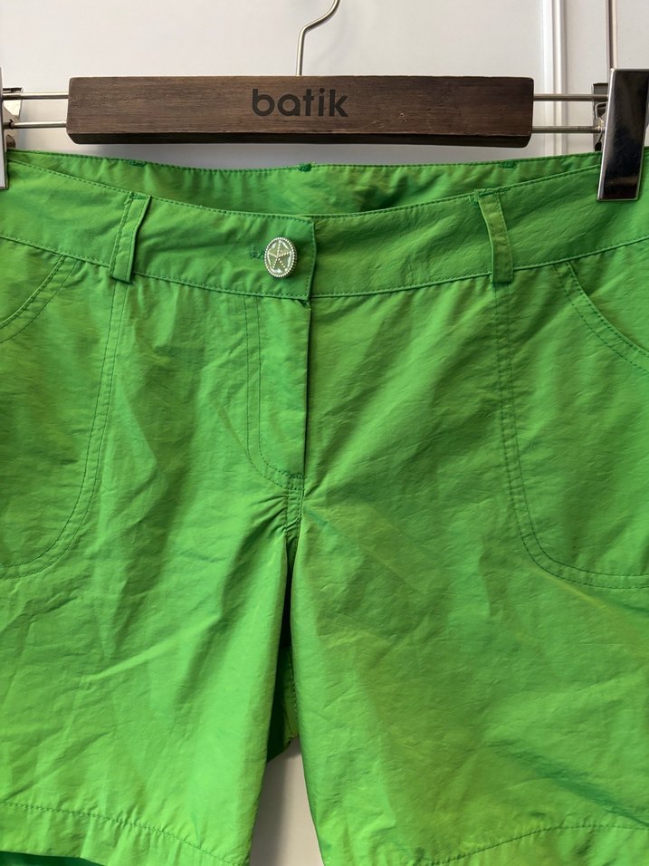 Beli Kemerli Parlak Yeşil şort - Görsel 2