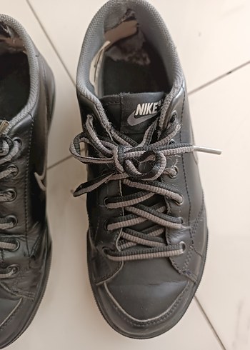 Nike Kadin Siyah Gri Bağcıklı Spor Ayakkabı