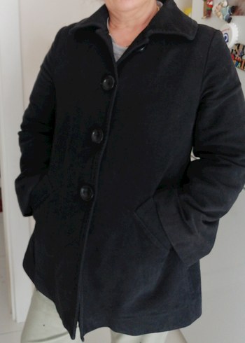 Düğmeli Siyah Midi Kaban - Görsel 20