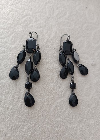 Gotik Desenli Siyah Boncuklu Midi Küpe - Görsel 2