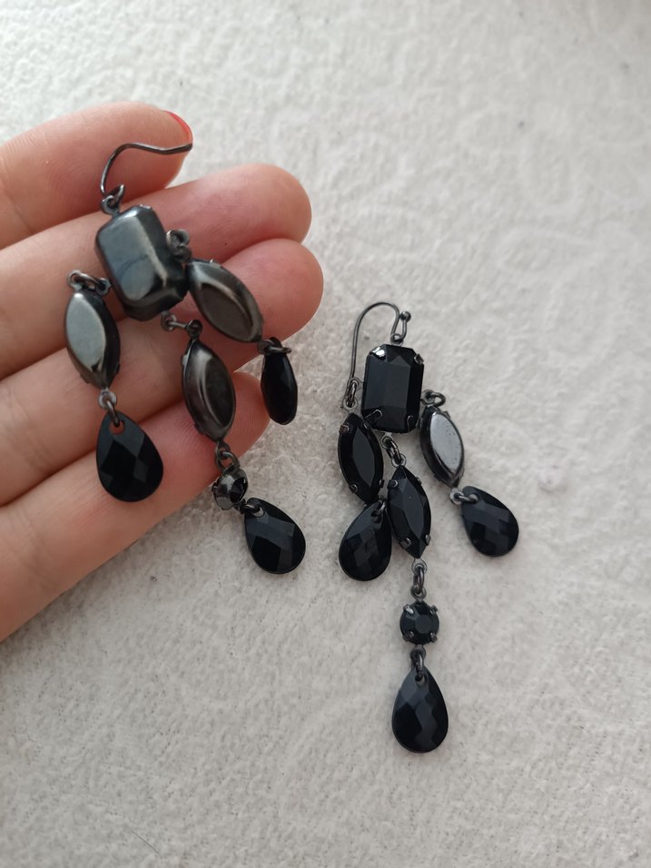 Gotik Desenli Siyah Boncuklu Midi Küpe - Görsel 4