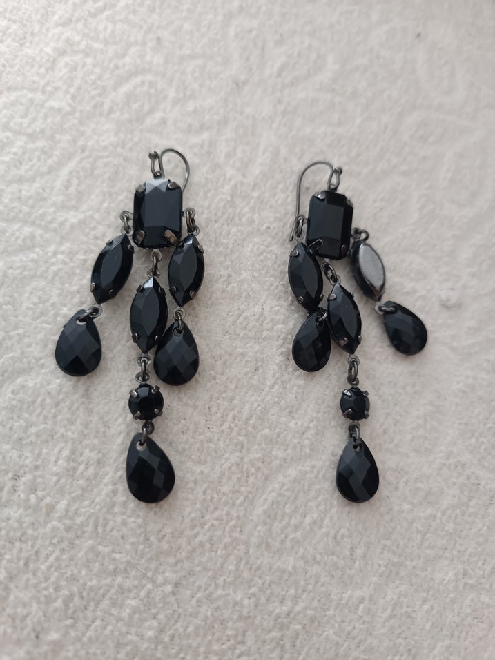 Gotik Desenli Siyah Boncuklu Midi Küpe - Görsel 2