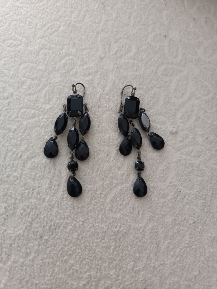 Gotik Desenli Siyah Boncuklu Midi Küpe - Görsel 3