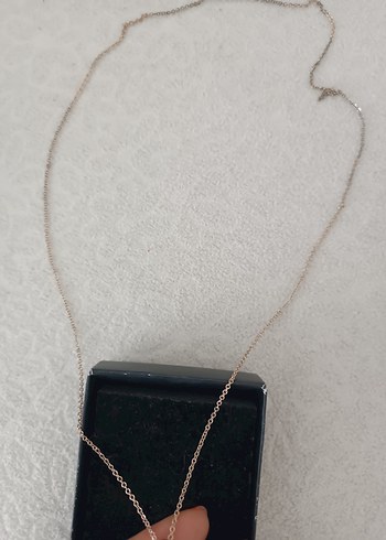 İşlemeli Altın Renk Zincir Kolye - Görsel 4