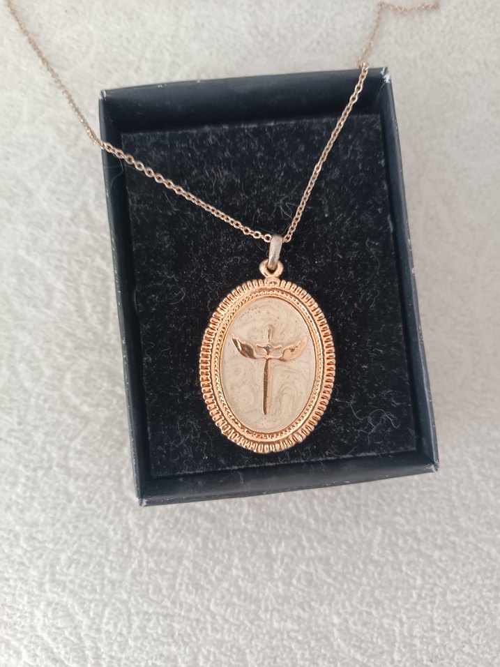 İşlemeli Altın Renk Zincir Kolye - Görsel 2