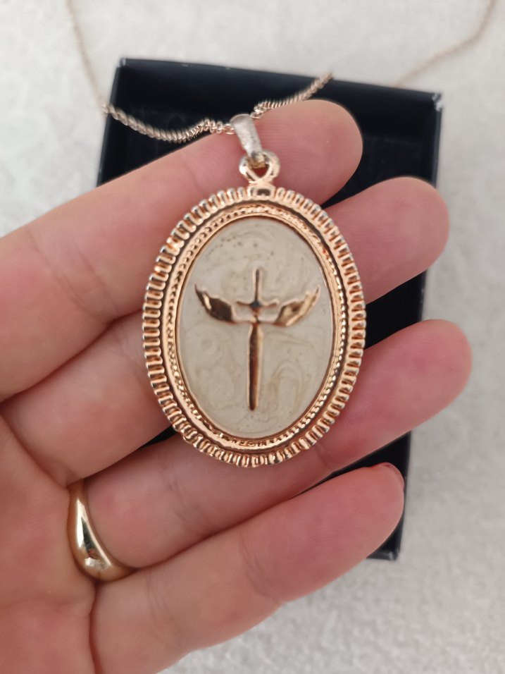 İşlemeli Altın Renk Zincir Kolye - Görsel 3