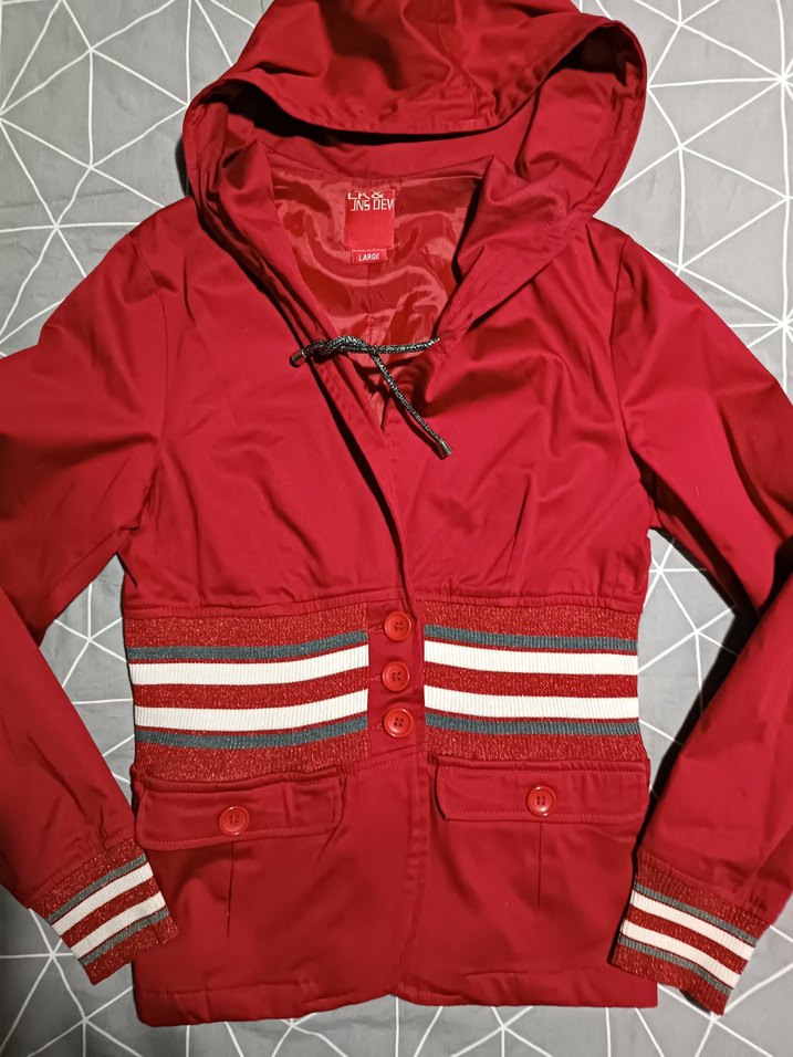 Kırmızı Kapüşonlu Düğmeli Kadın Ceket - Görsel 3