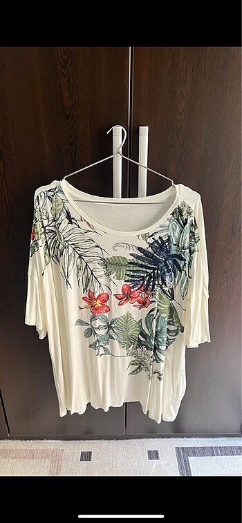 MANGO VİSKON BEYAZ ÇİÇEKLİ BLUZ