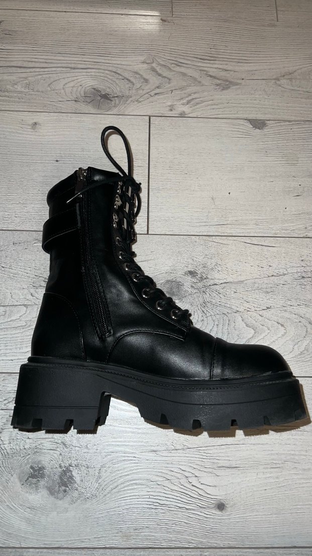 Siyah Deri Bağcıklı Yüksek Topuklu Gotik Kadın Botları - Görsel 2