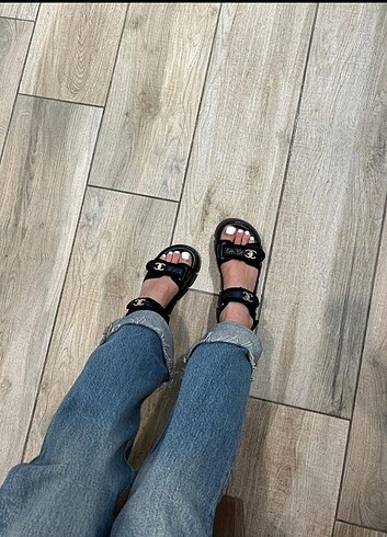 EN ÇOK TERCİH EDİLEN CHANEL SANDALET