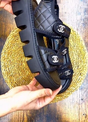 40 Beden siyah Renk EN ÇOK TERCİH EDİLEN CHANEL SANDALET