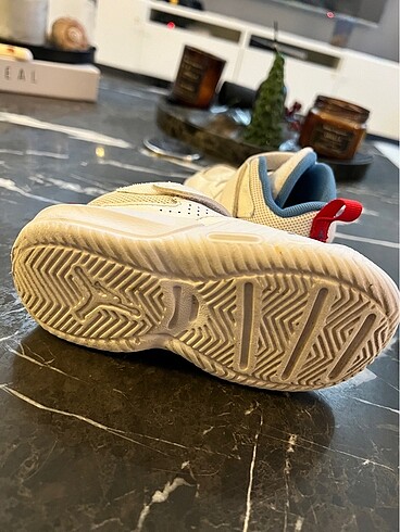 25 Beden beyaz Renk Jordan sneakers