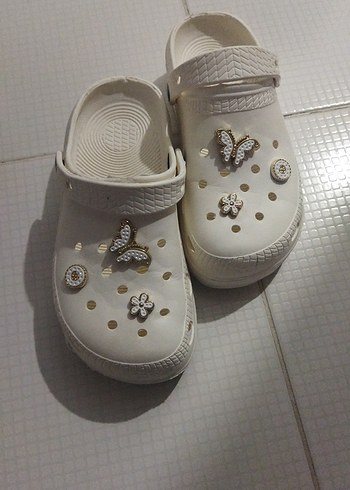 Beyaz Nakışlı Kadın Terlikler - Görsel 4