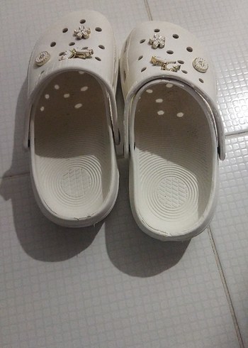 Beyaz Nakışlı Kadın Terlikler - Görsel 2