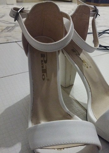 Beyaz Tokalı Kalın Topuklu Kadın Abiye Ayakkabı - Görsel 2