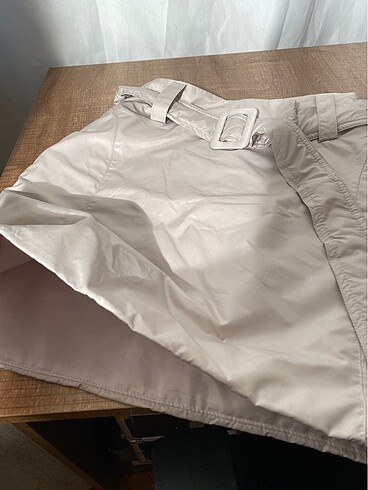 Beyoğlu Butik Beyyoglu butik etek. Hiç giyilmedi. Kumaşı paraşüt gibi ama tam 