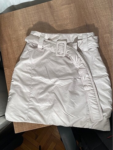 Beyyoglu butik etek. Hiç giyilmedi. Kumaşı paraşüt gibi ama tam 