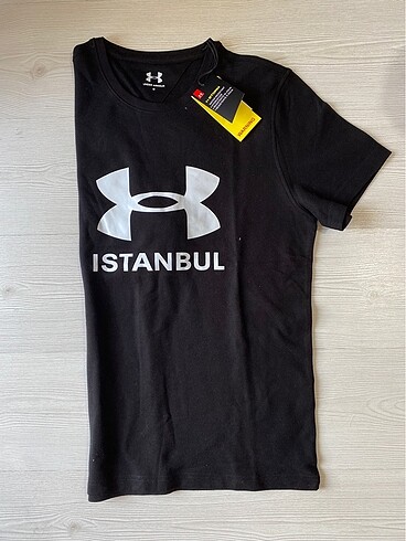 Under armour tişört