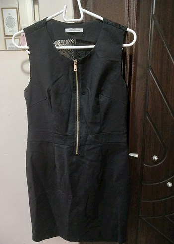 Siyah Fermuarlı V Yaka Midi Elbise