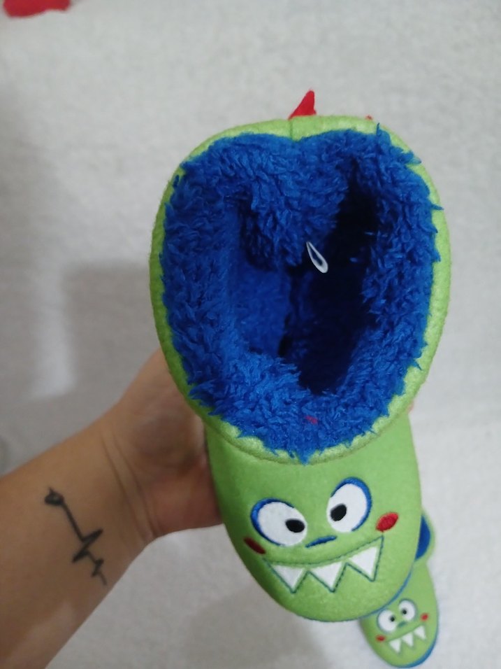 Erkek Çocuk Renkli Nakışlı Sıcak Terlik - Görsel 2