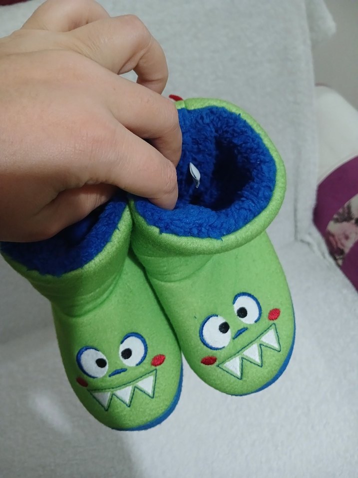 Erkek Çocuk Renkli Nakışlı Sıcak Terlik - Görsel 5