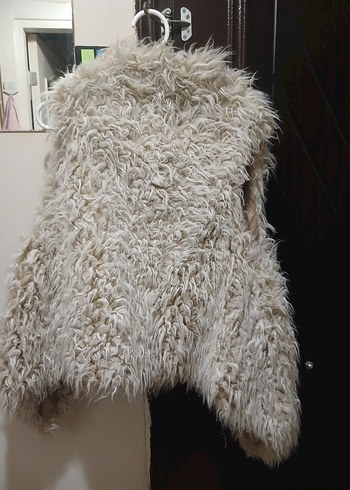 Bej Peluş Detaylı Midi Yün Yelek - Görsel 3