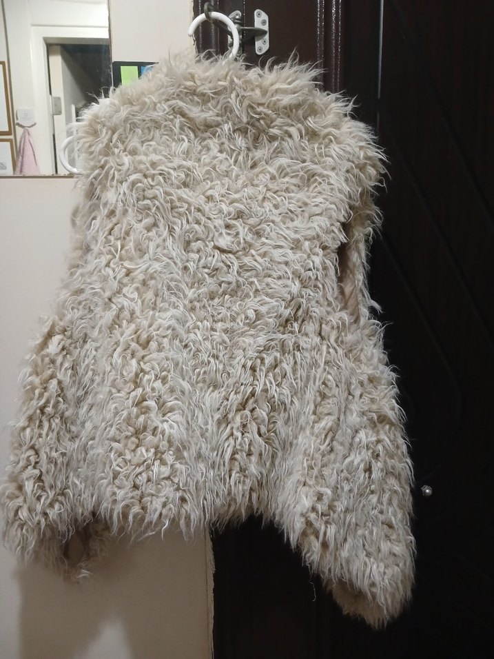 Bej Peluş Detaylı Midi Yün Yelek - Görsel 3