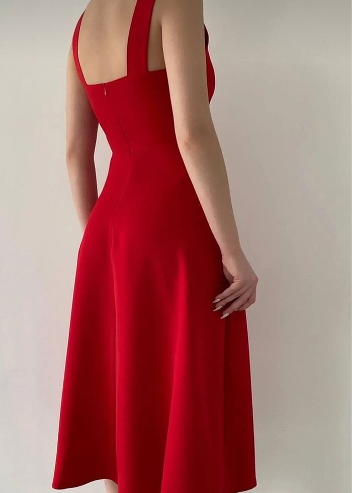 Kırmızı elbise - Görsel 3