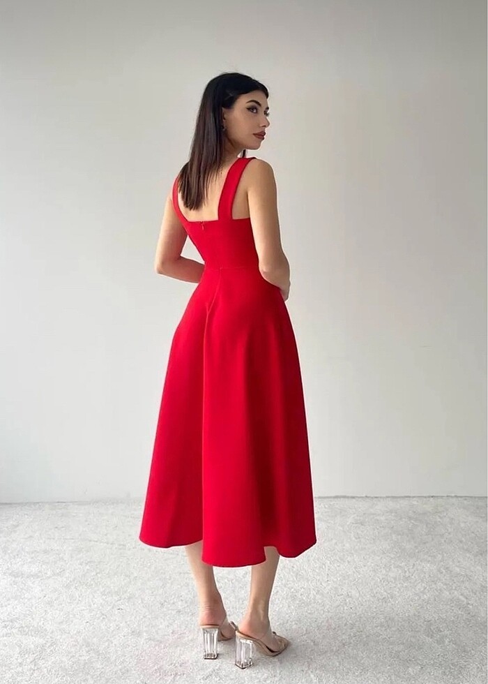 Kırmızı elbise - Görsel 5