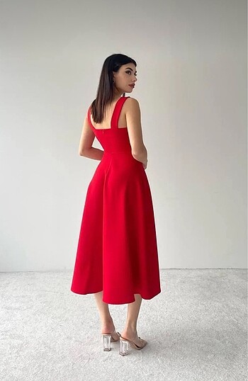 Kırmızı elbise - Görsel 5