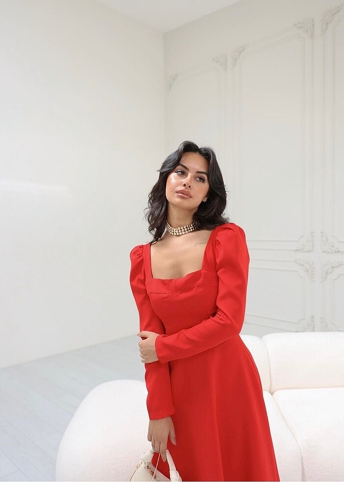 Kırmızı elbise - Görsel 2