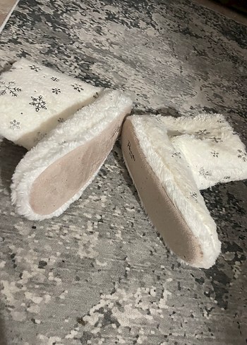 36 Beden Kadın Peluş Ev Terliği Gri Nakışlı
