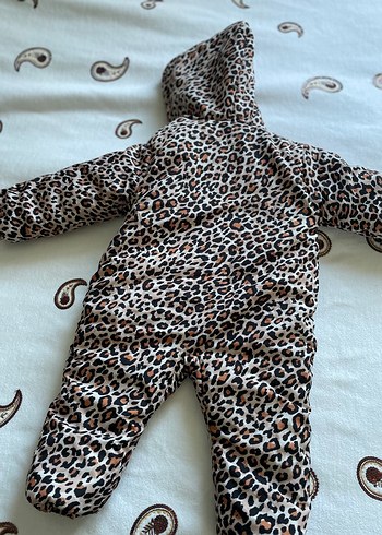 Kürklü Leopar Desenli Bebek Tulumu - Görsel 4